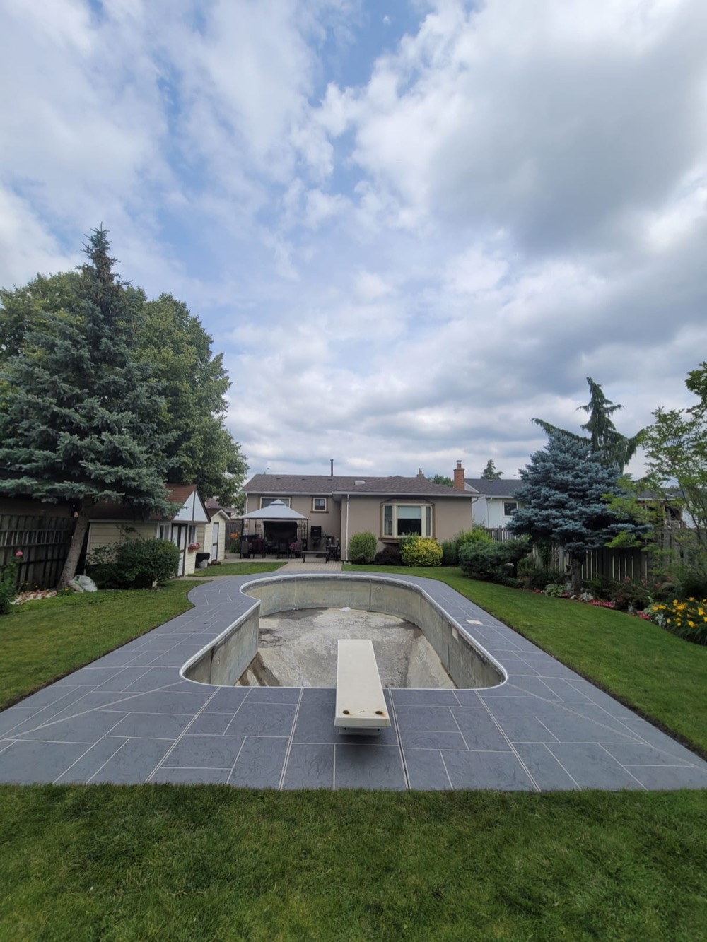 Resurfaced pool deck with dark slate Jewelstone Mississauga