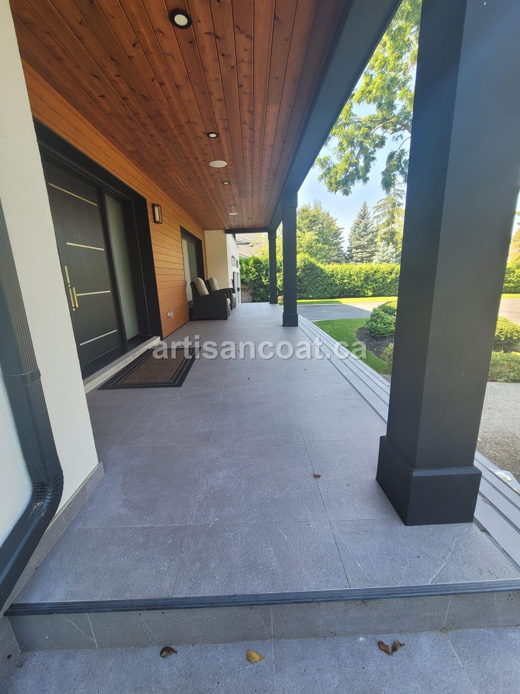 tiled-front-porch-before-decorative-concrete-vaughan