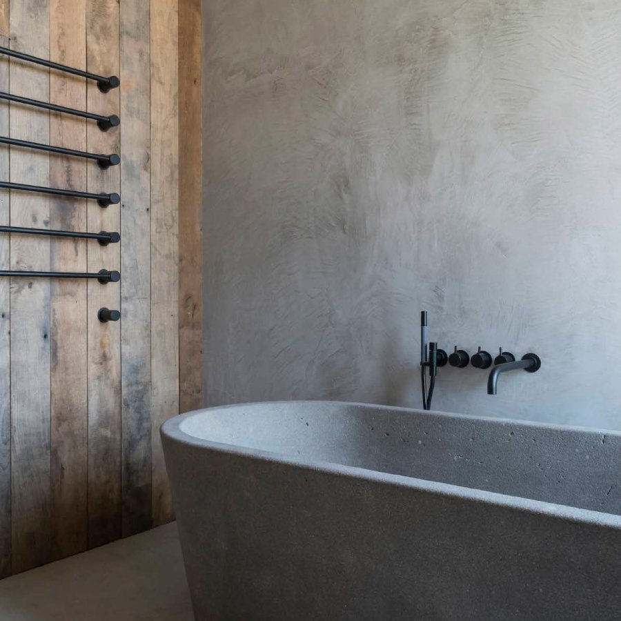 microcement-bathroom-concrete-tub-seamless-finish-toronto-artisan-coat